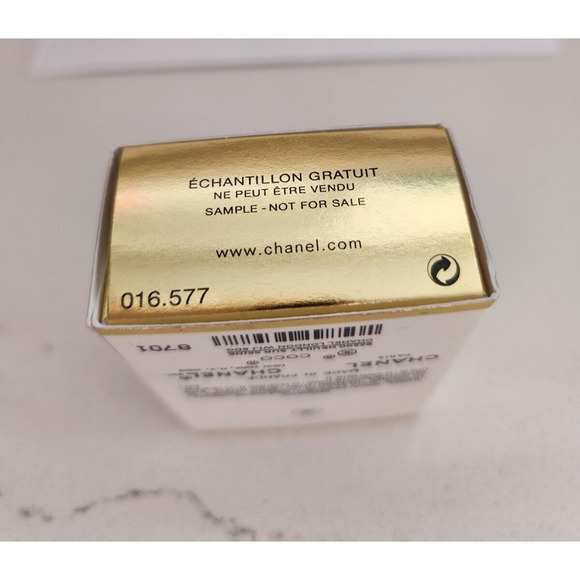 New Chanel COCO MADEMOISELLE Eau De Parfum Miniature Collectable .05 oz /1.5 ml - Picture 5 of 7